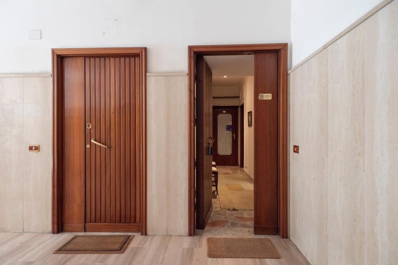 Room 66 Naples Luaran gambar